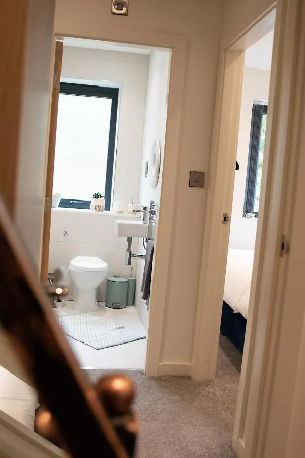 Apartment Bv Comfy Spacious 3 Bedroom Townhouse At One Cliff Oak Leeds Perfect For Contractors United Kingdom