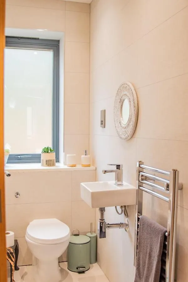 Bv Comfy Spacious 3 Bedroom Townhouse At One Cliff Oak Leeds Perfect For Contractors Leeds (West Yorkshire)