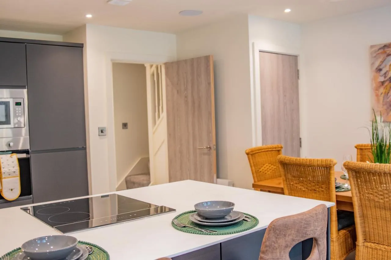 Bv Comfy Spacious 3 Bedroom Townhouse At One Cliff Oak Leeds Perfect For Contractors Apartment Leeds (West Yorkshire)