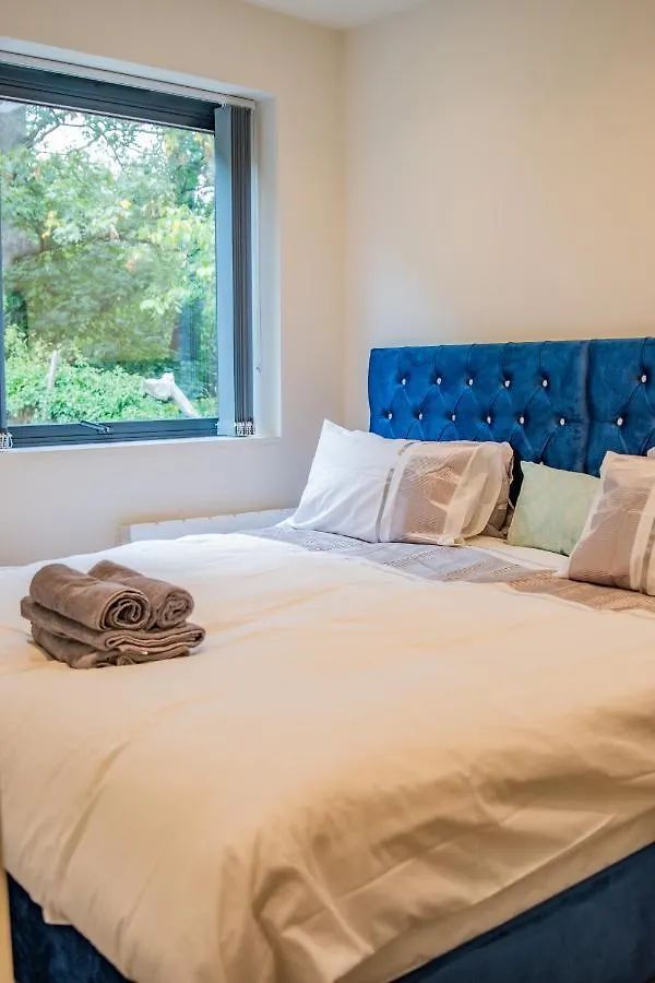 Apartment Bv Comfy Spacious 3 Bedroom Townhouse At One Cliff Oak Leeds Perfect For Contractors